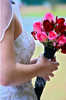 matrimonio abito da sposa e fiori